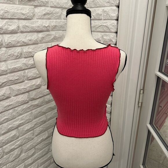 Pink Sleeveless Crop - Picture 4 of 5